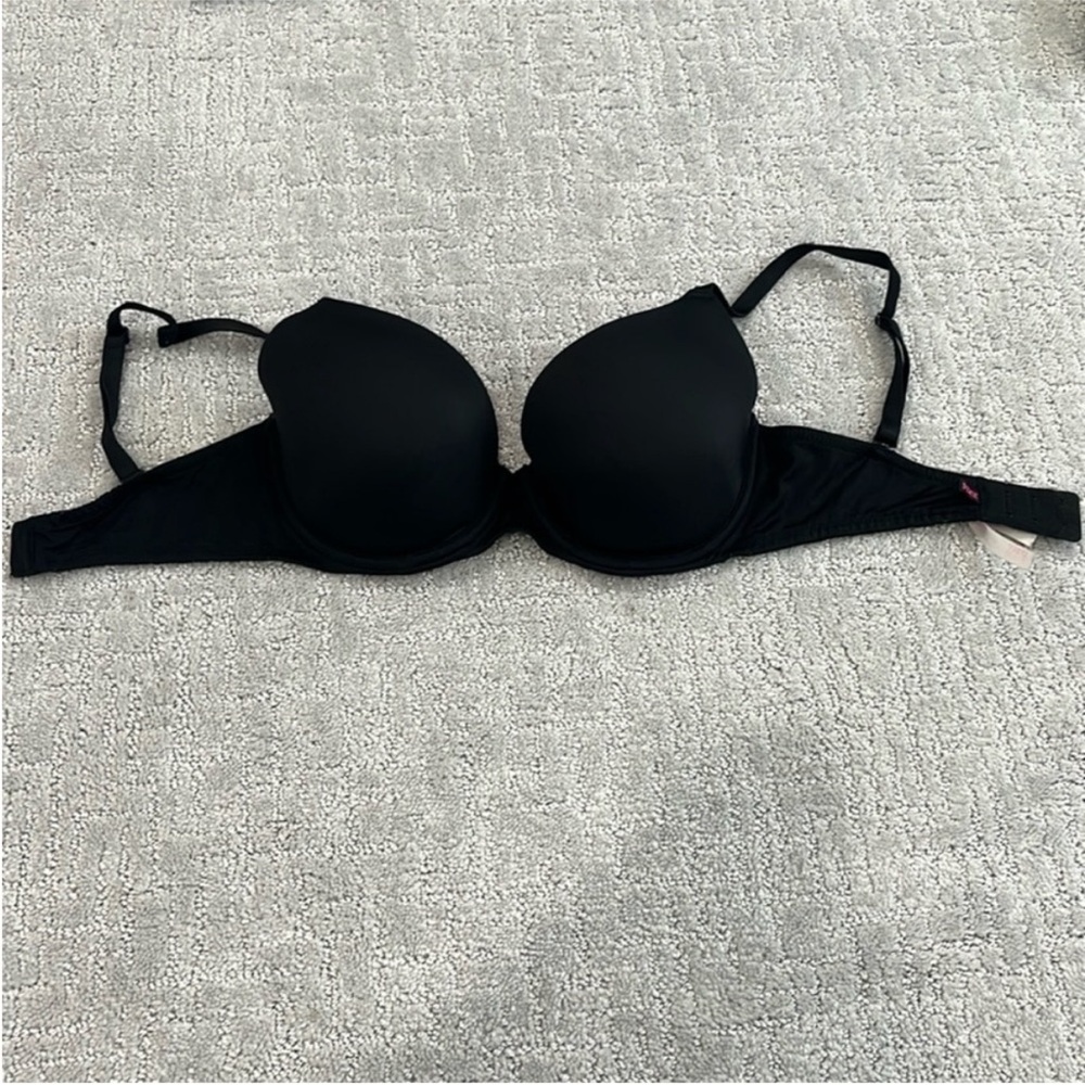 32DD PINK VS black lightly lined bra adjustable straps can be racerback